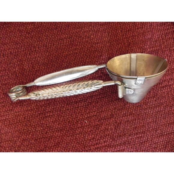 Rare Antique Vintage #8 Kingery Cone Ice Cream Scoop Decorative Squeeze Handle - Picture 2 of 13